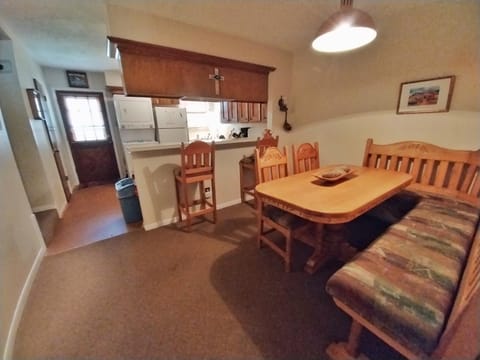 Valley Condo 124 - Creekside - WiFi - Hot Tub - Fireplace - Washer - Dryer - Playground House in Red River