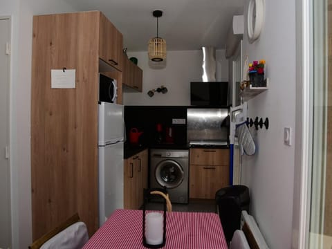 Studio cabine au Lavandou avec terrasse - 4 personnes - FR-1-803-26 Cabin in Le Lavandou