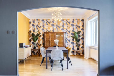 Living room, Seating area, Dining area