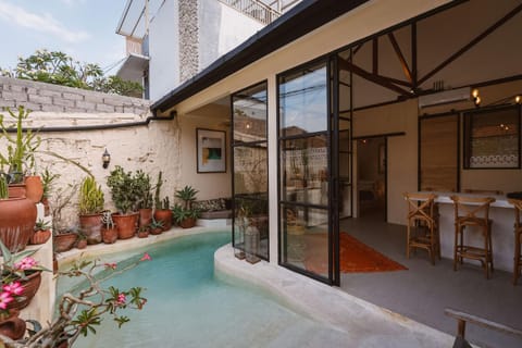 Property building, Swimming pool, Swimming pool