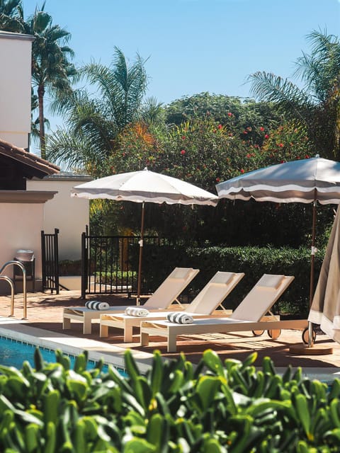 Swimming pool, sunbed