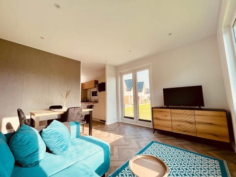 Communal lounge/ TV room, TV and multimedia, Living room