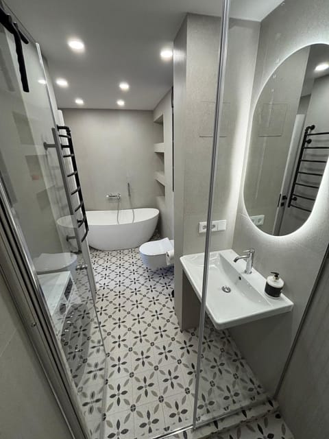 Shower, Toilet, Bathroom, Bath