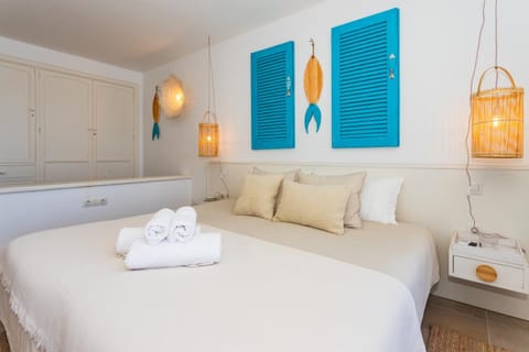 Bed, Photo of the whole room, Bedroom, towels, wardrobe