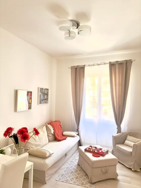 Living room, Photo of the whole room, Seating area, Dining area