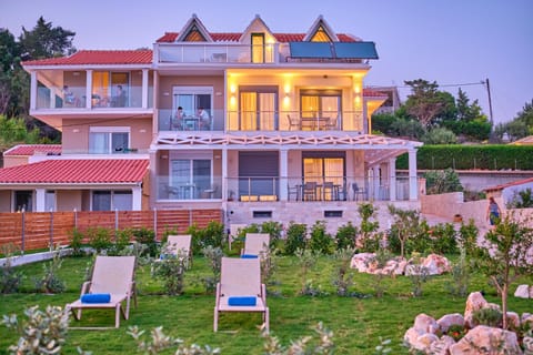 Property building, Natural landscape, Garden, sunbed