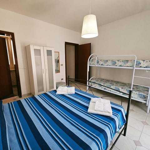 Bed, Bedroom, bunk bed