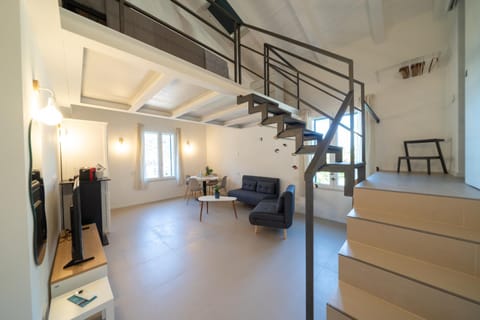 TV and multimedia, air conditioner