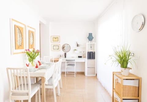 Kitchen or kitchenette, Dining area, pet friendly