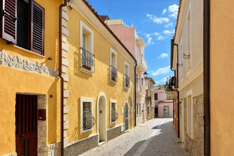 Property building, Day, Neighbourhood, Street view