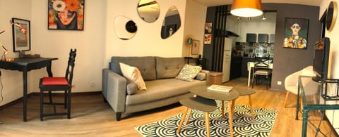Living room, Seating area, kitchen