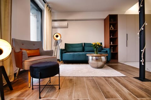 Living room, Seating area
