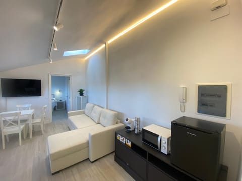 TV and multimedia, Kitchen or kitchenette, Living room, Dining area