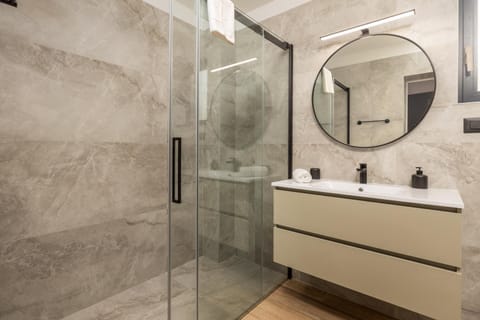 Shower, Bathroom, towels