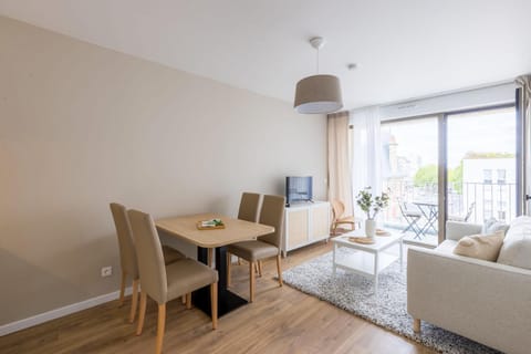 TV and multimedia, Living room, Dining area