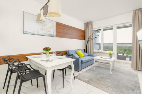 TV and multimedia, Living room, Seating area, Evening entertainment