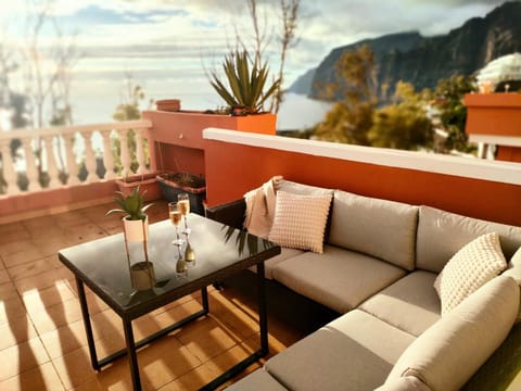 Patio, Day, Natural landscape, Balcony/Terrace, Mountain view, Sea view