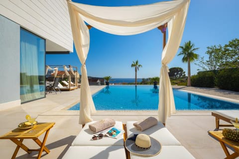 Patio, Day, Natural landscape, View (from property/room), Balcony/Terrace, Pool view, Sea view, Swimming pool, sunbed, towels