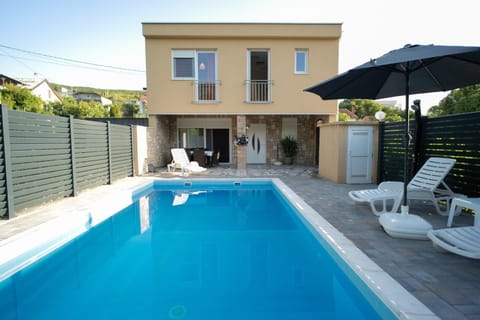 Property building, Patio, Pool view, Swimming pool, sunbed