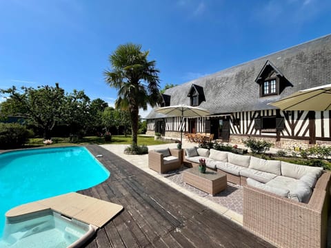 Property building, Patio, Natural landscape, Garden, Living room, Garden view, Pool view, Swimming pool, sunbed