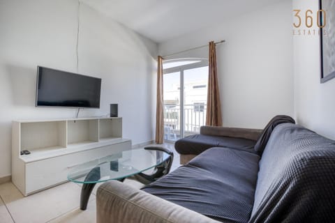 Communal lounge/ TV room, TV and multimedia, Living room, Seating area, Evening entertainment