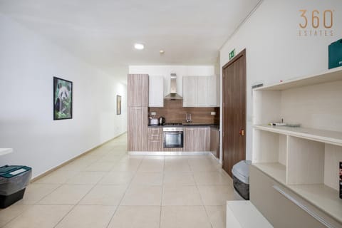 Kitchen or kitchenette, minibar, washing machine, dryer