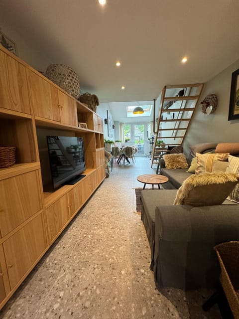 Living room, Photo of the whole room, Seating area