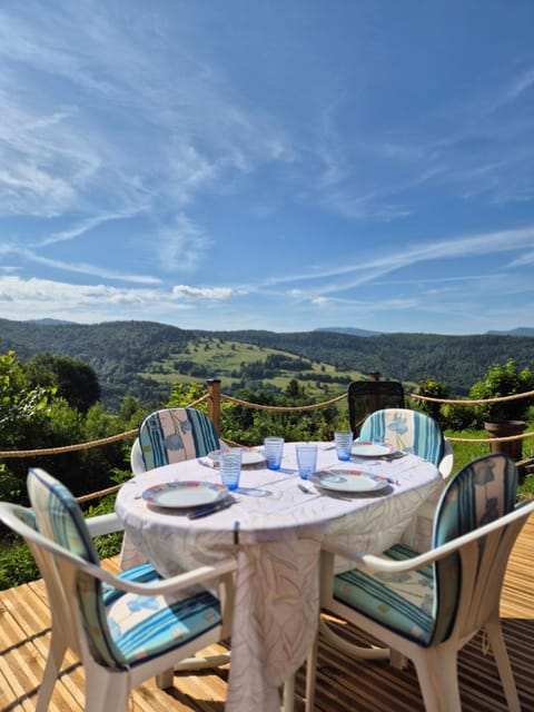 View (from property/room), Balcony/Terrace, Dining area, Mountain view
