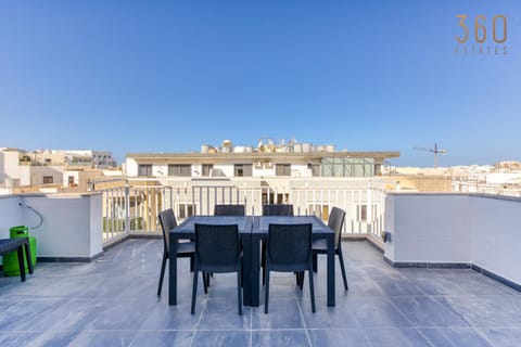 Patio, Day, View (from property/room), Balcony/Terrace, Dining area, City view