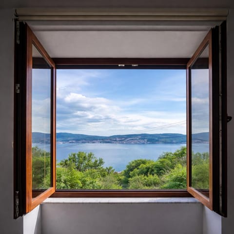 Day, Natural landscape, Balcony/Terrace, Lake view, Mountain view, River view, Sea view
