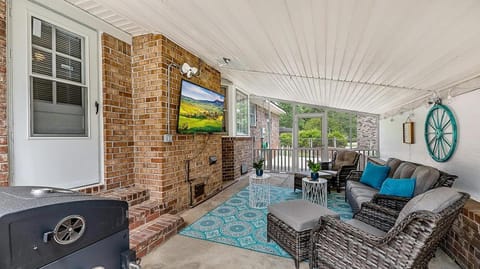 Southern Serenity Minutes From The Interstate House in Goose Creek