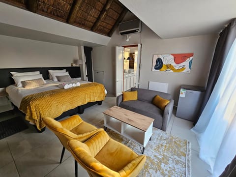 Bed, Photo of the whole room, Seating area, Bedroom