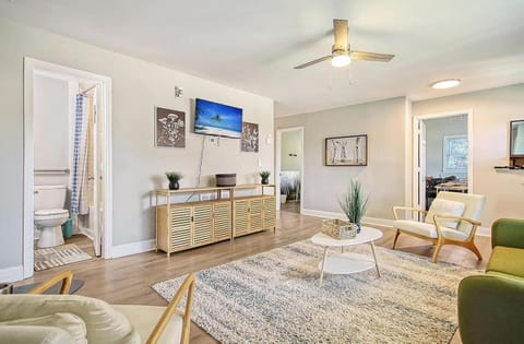 Close To Downtown Charleston! 4 Bed Retreat House in North Charleston