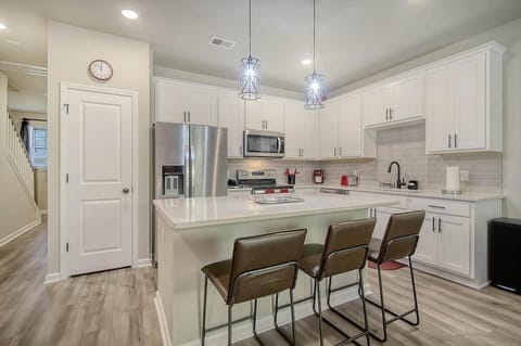 Cozy Cove 15 Min From Dwntwn House in North Charleston