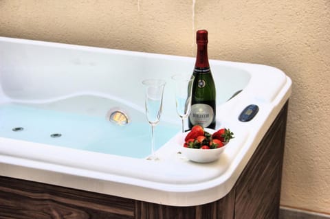 Balcony/Terrace, Swimming pool