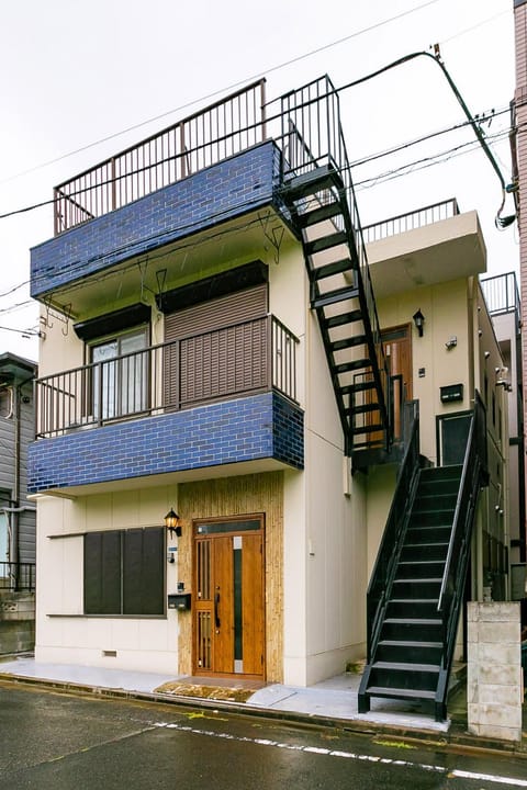 Property building, Day