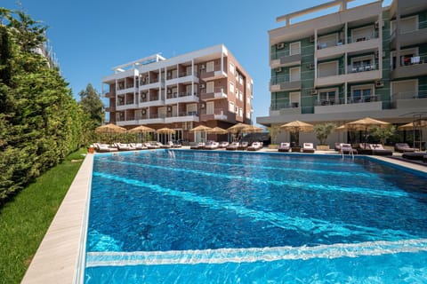 Property building, Day, Swimming pool, Swimming pool