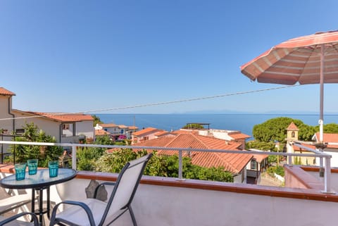 Appartamento con vista mare Chiessi Apartment in Campo nell'Elba