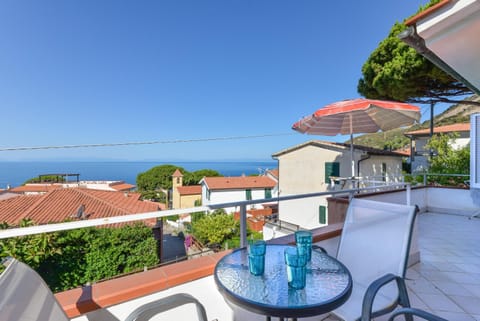 Appartamento con vista mare Chiessi Apartment in Campo nell'Elba