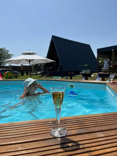 Day, People, Natural landscape, Food and drinks, Pool view, Swimming pool, Drinks, group of guests, sunbed