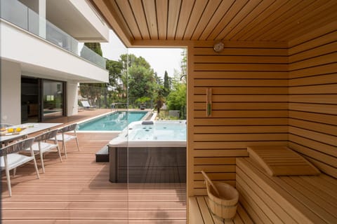 Patio, Sauna, Swimming pool