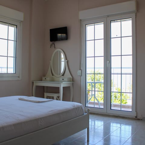 TV and multimedia, Photo of the whole room