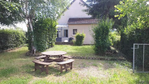 Les Granges House in Bourgogne-Franche-Comté