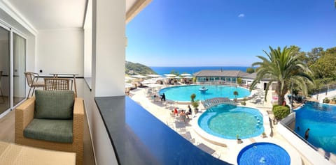 Pool view, Sea view