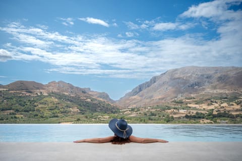 Nearby landmark, Day, Natural landscape, Mountain view, Pool view