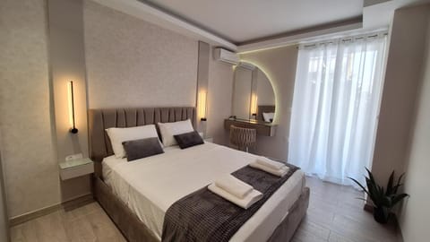 Bed, Balcony/Terrace, Photo of the whole room, Bedroom, towels, air conditioner