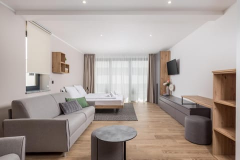 Bed, TV and multimedia, Photo of the whole room