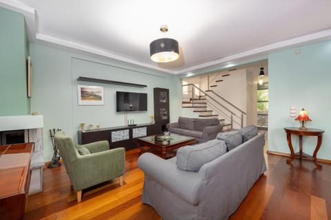 TV and multimedia, Living room, Seating area