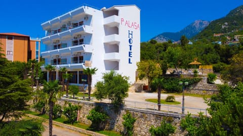 Property building, Restaurant/places to eat, Day, Sea view, Swimming pool, Breakfast