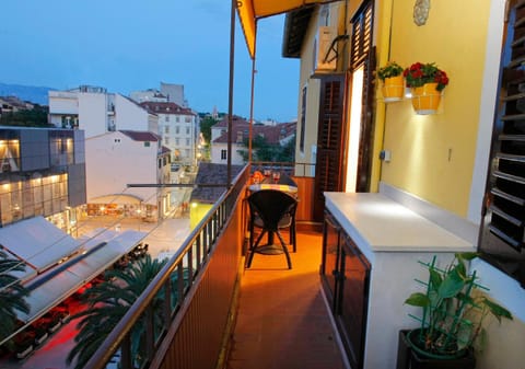 Balcony/Terrace, City view, Landmark view, Mountain view